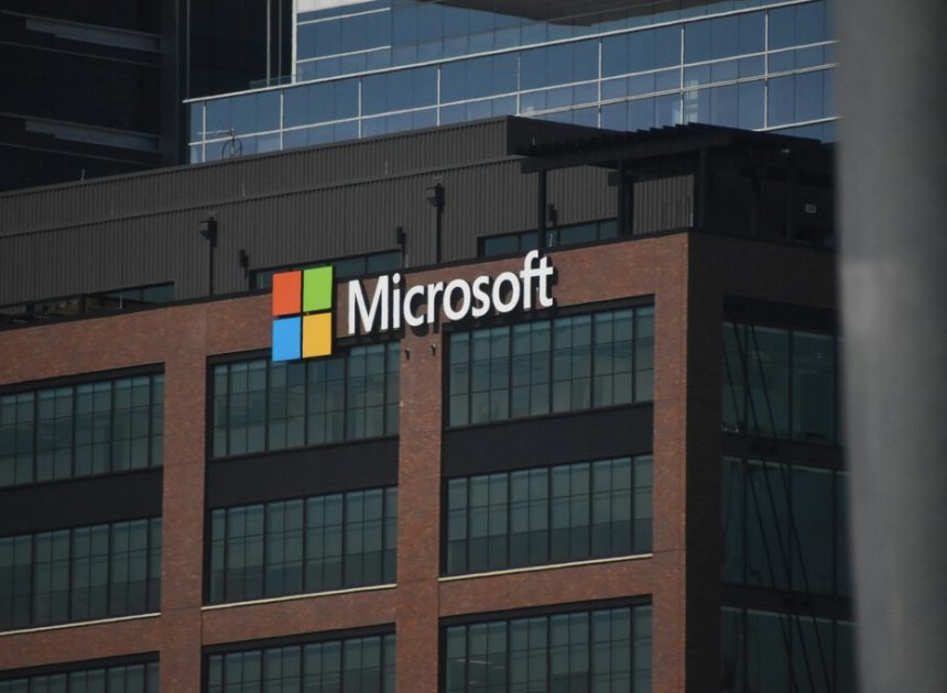 Microsoft adopta una nueva estrategia para amortizar su IA: despedir a vendedores para contratar a otros vendedores expertos en IA